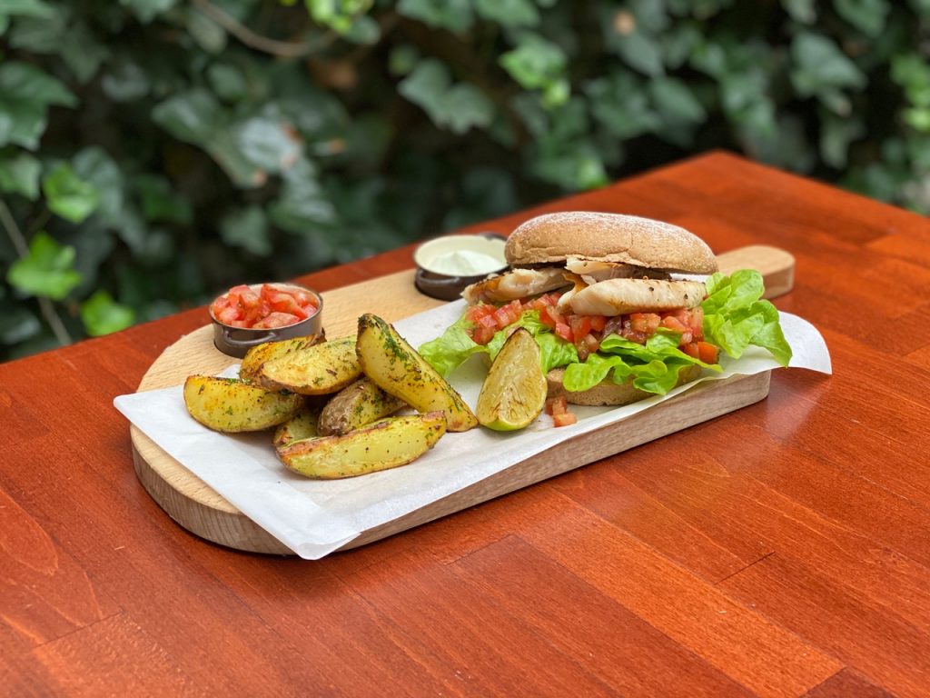 Burger s mořskou štikou